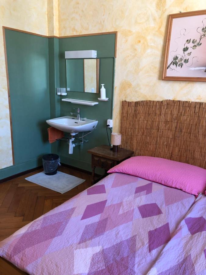 Chambres D'Hotes Le Passiflore Les Brenets Exterior foto